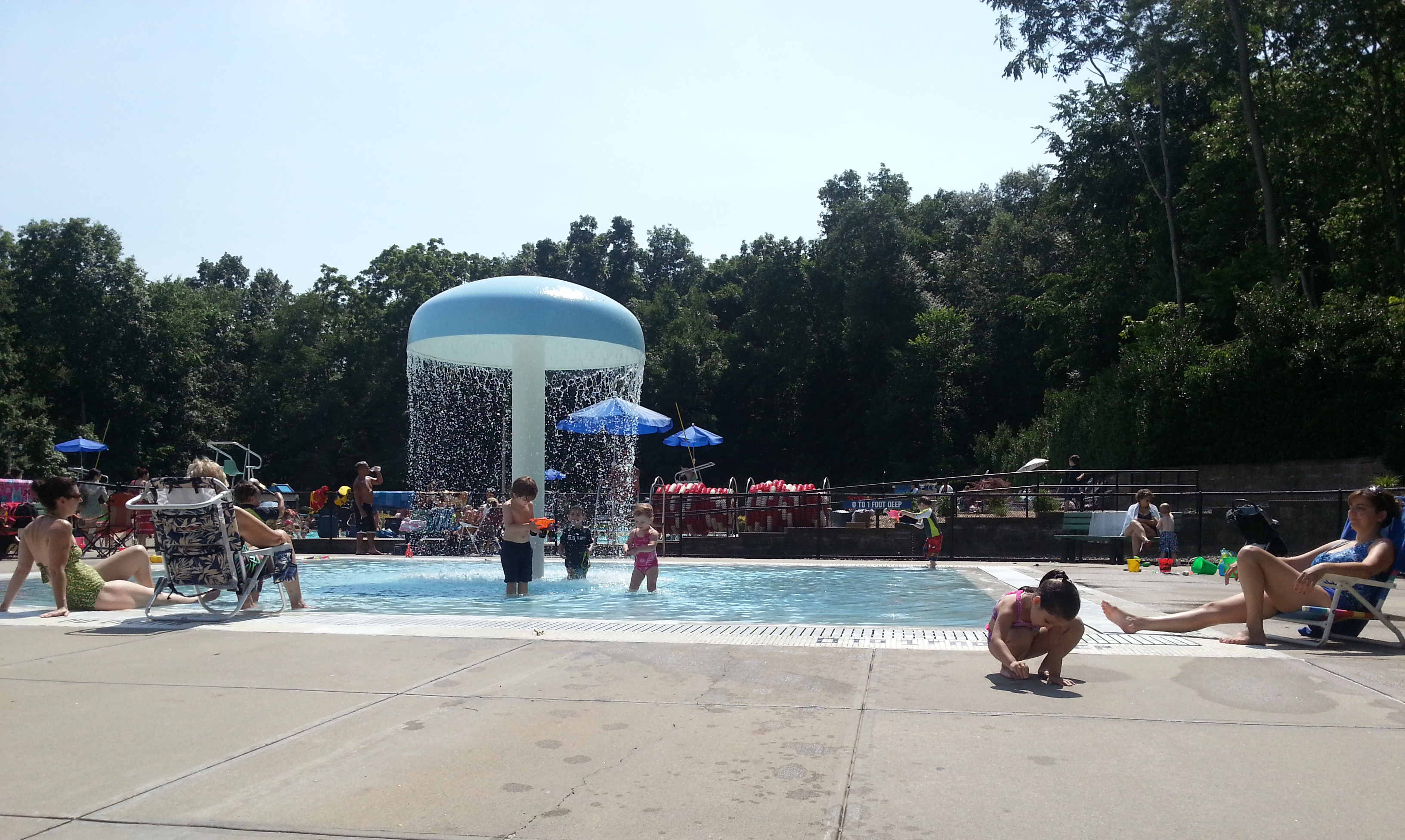 Kids playing in the kiddie splash area